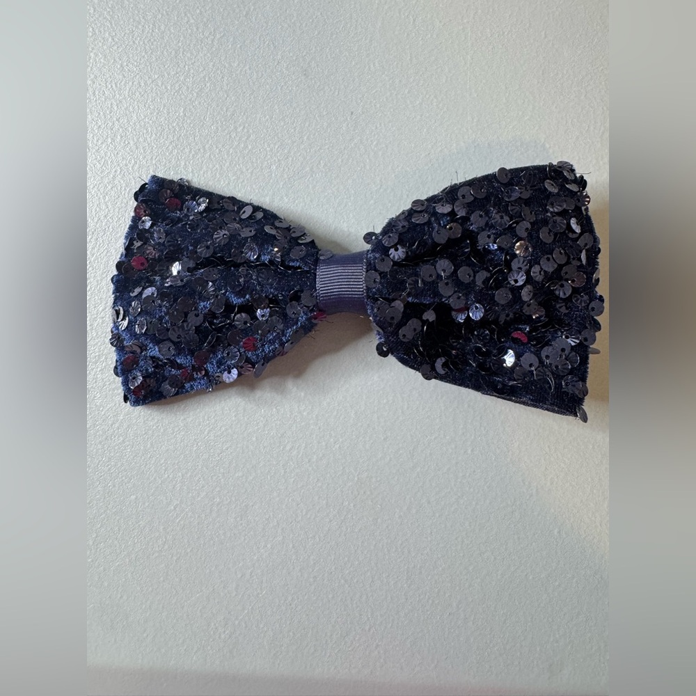 🛍️Any 5 items for $15 🛍️ Navy Sequin Bow Tie